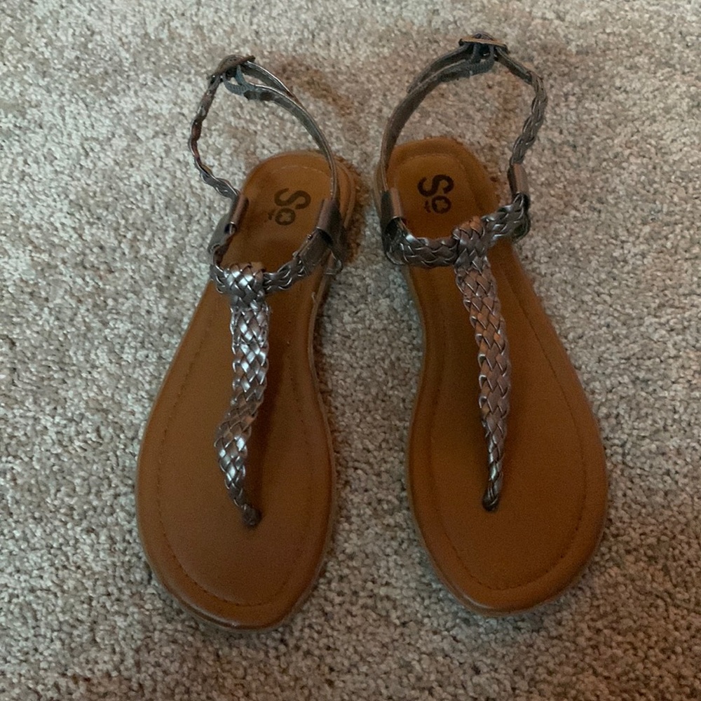 SO grey silver / brown women thong sandals NWT size 7